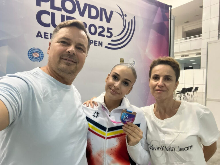 Ionescu Andra, împreună cu părinții săi, la concursul internațional de gimnastică PLOVDIV CUP, 2025