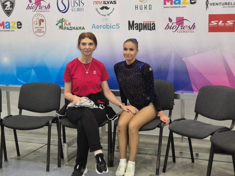 Ionescu Andra și Cristiana Spînu, antrenoarea lotului național, la concursul internațional de gimnastică "PLOVDIV CUP", 10 Octombrie 2025