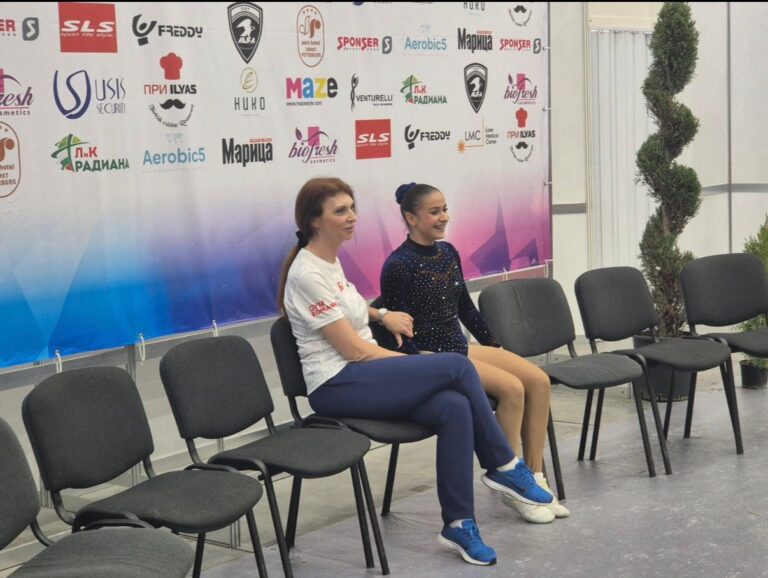 Ionescu Andra și Cristiana Spînu, antrenoarea lotului național, la concursul internațional de gimnastică "PLOVDIV CUP", 10 Octombrie 2025